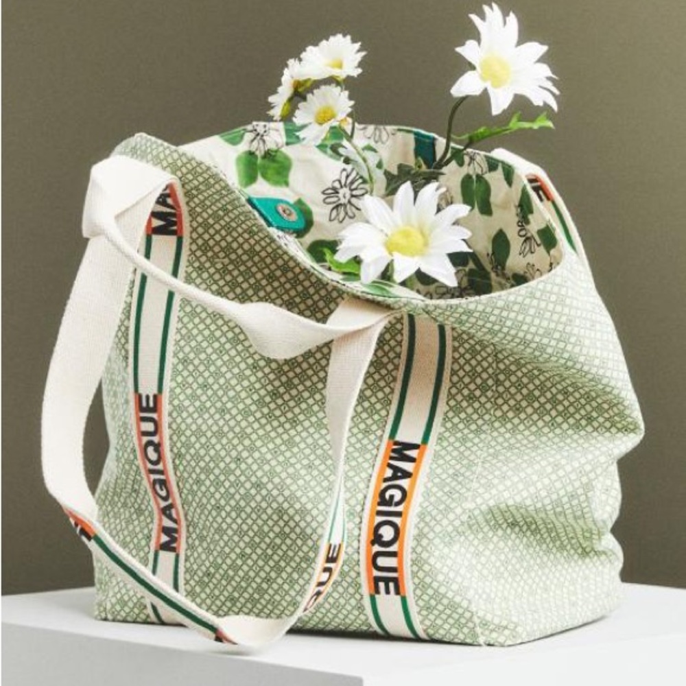 Hotel magique tote
